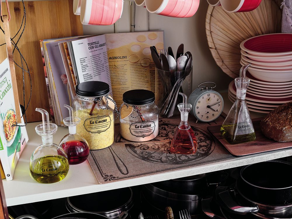 Glass Jar with Lid and Spoon L581