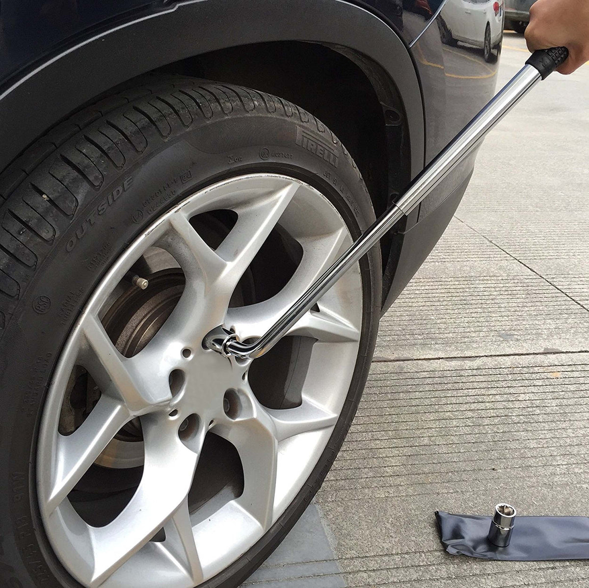 Extendable Lug Wrench L815682